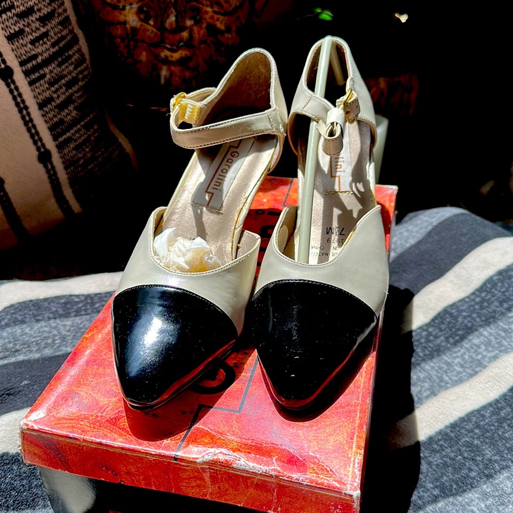 Vintage Never worn classic black and tan shoe